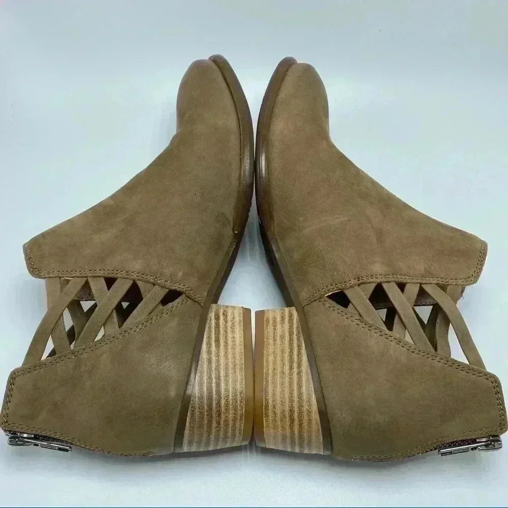 Seychelles Remembrance Cutout Bootie in Taupe leather ankle bootie size 6